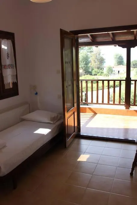 Ferienhaus Villa Family House 250M Away From The Coast, With Big Garden Nikiti