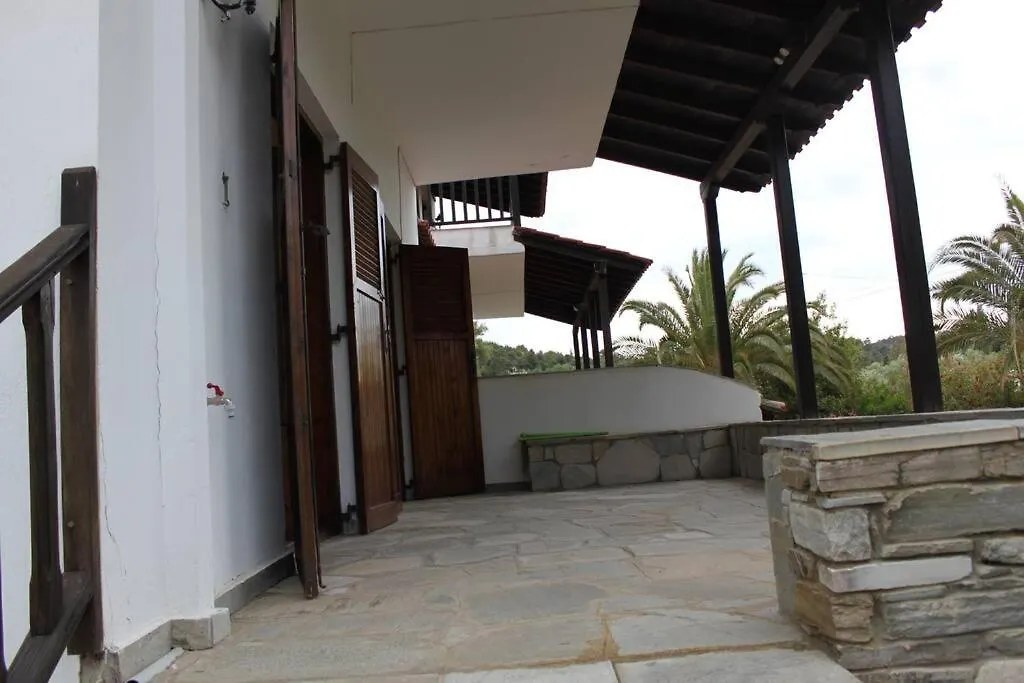 Ferienhaus Villa Family House 250M Away From The Coast, With Big Garden Nikiti
