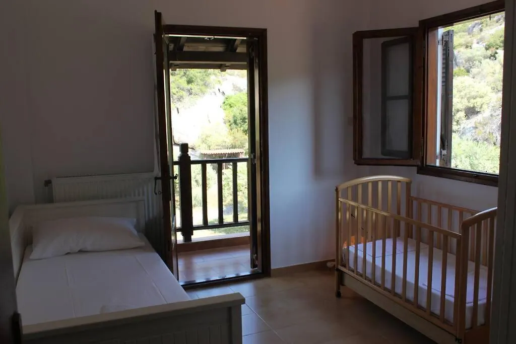 Villa Family House 250M Away From The Coast, With Big Garden Nikiti  Ferienhaus Nikiti (Sithonia)